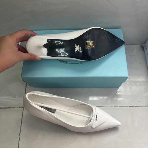 Prada Logo White Pointed Toe Slip-On Pumps Women's 75 mm - Picture 4 of 9